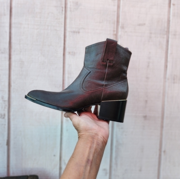 Rachel Zoe‎  Western trend, this city-slick cowgirl bootis cut from calfskin - Picture 7 of 12